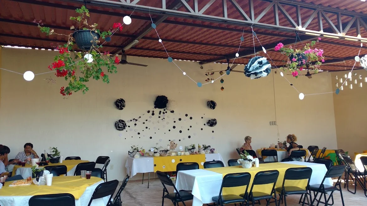 Niños felices en una fiesta infantil en Tonalá